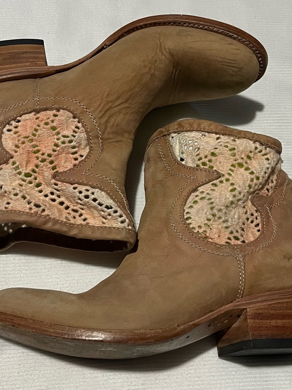 Freebird by STEVEN Cabcro Tan Leather Ankle Boots Pink Crochet Lace Size 6